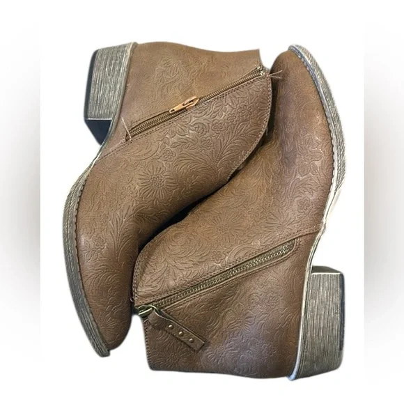 Very G Booties Slip On Side Zipper Closure Tan Womens Size 11 - Picture 6 of 13